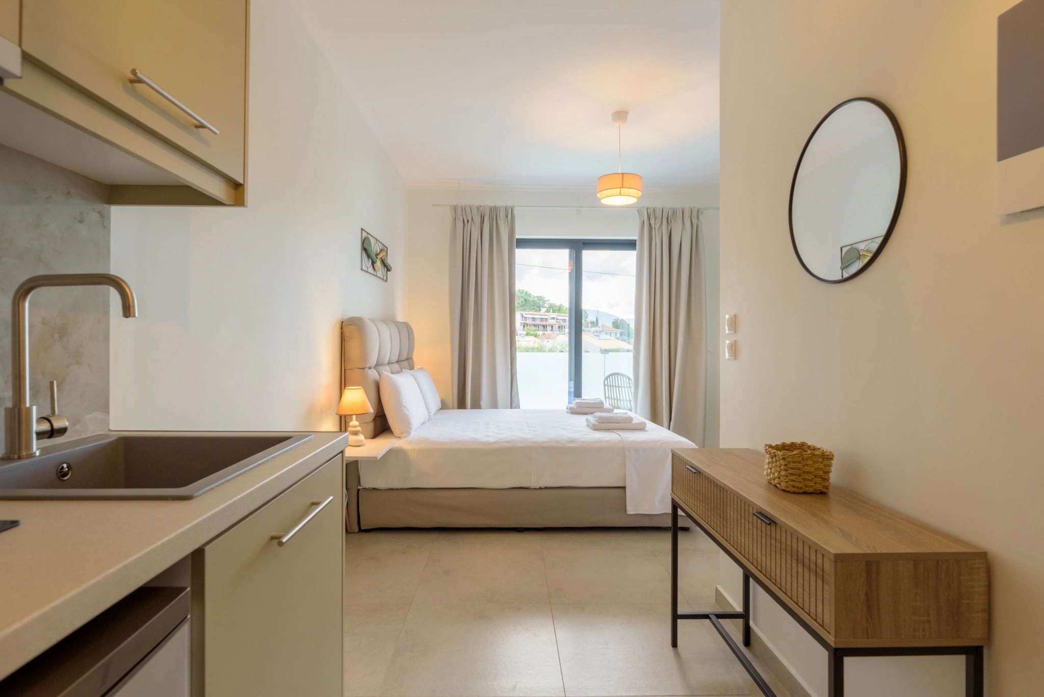Room 1 - Sea View Studio